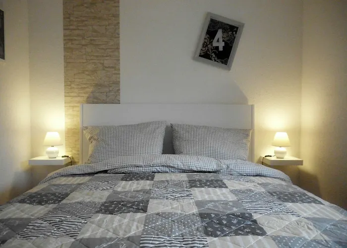 Regina 招待所 莫内西